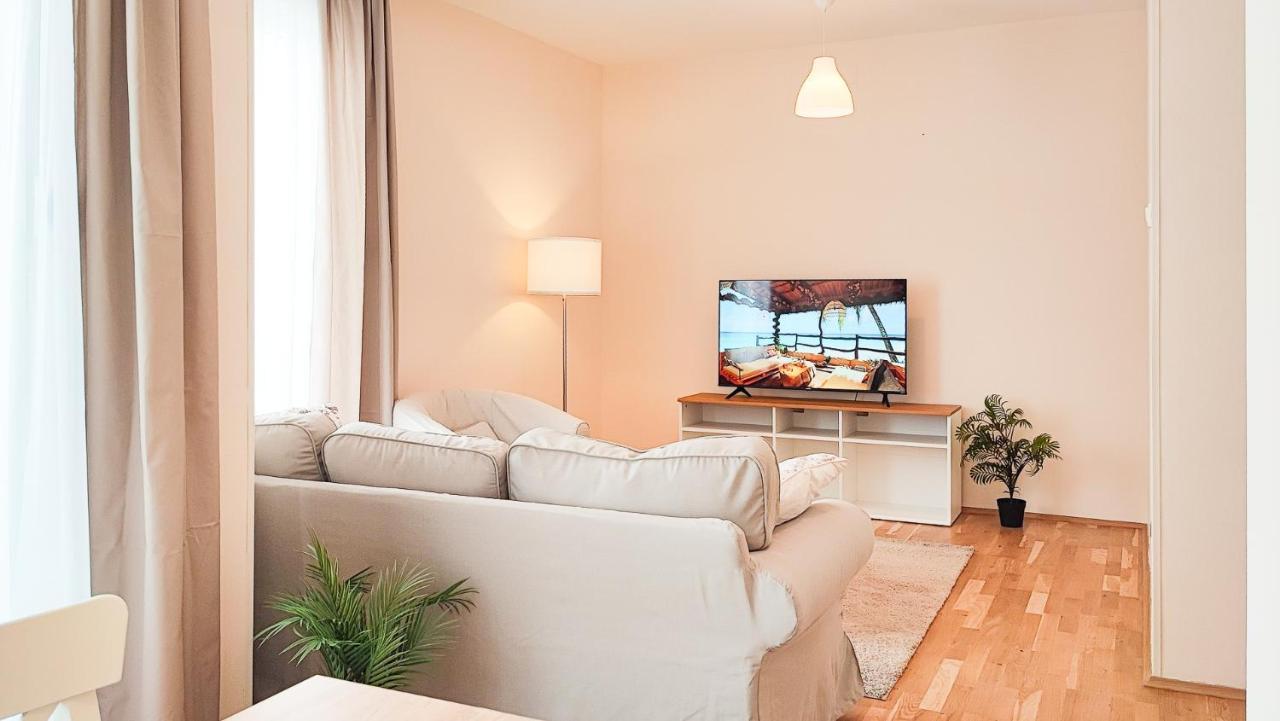 Filinhome Papa Suite 5 Novi Sad Buitenkant foto